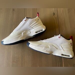 Jordan Max Aura 6 USA - Size 9.5